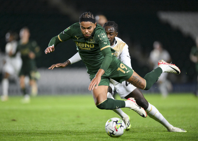 Cuộc chạm trán gay cấn giữa Plymouth Argyle vs Leyton Orient  